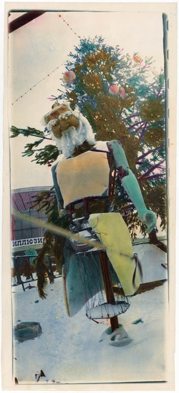 Someone robbed Ded Moroz and took his close Someone robbed Ded Moroz and took his close