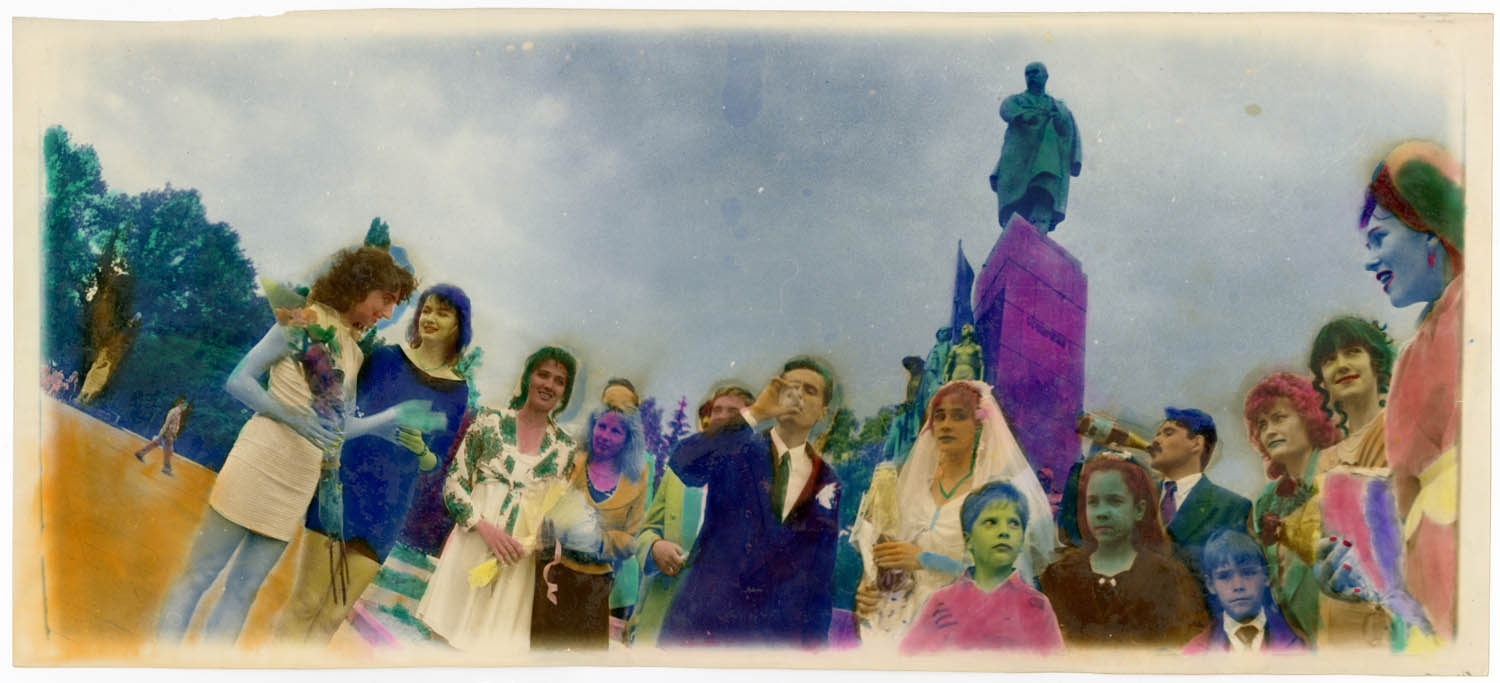 Wedding by the monument to Shevchenko Wedding by the monument to Shevchenko