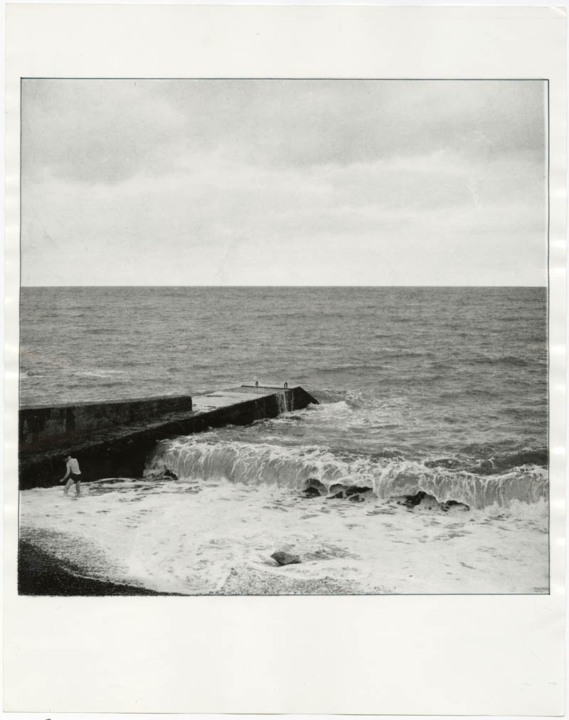Peer and waves
